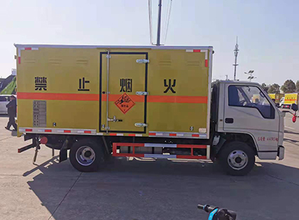 海珠爆破器材运输车工人安全操作规范与智能技术保障